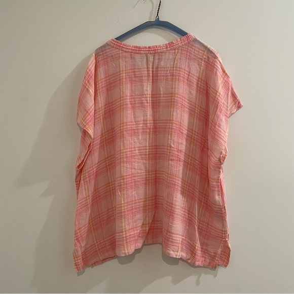 Tommy Bahama Pink and White Blouse - Picture 3 of 4